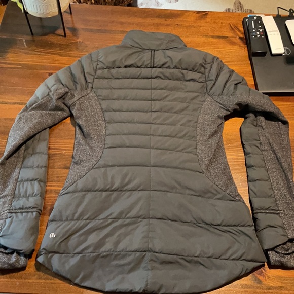 Lululemon 🍋 Jacket - Picture 5 of 9